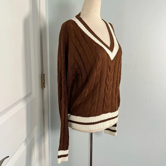 Brown cable knit V neck sweater - Picture 6 of 8